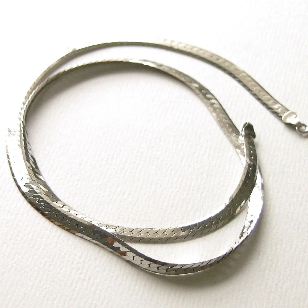 20" Sterling Silver Vintage Herringbone Necklace Made in Italy - Picture 4 of 8